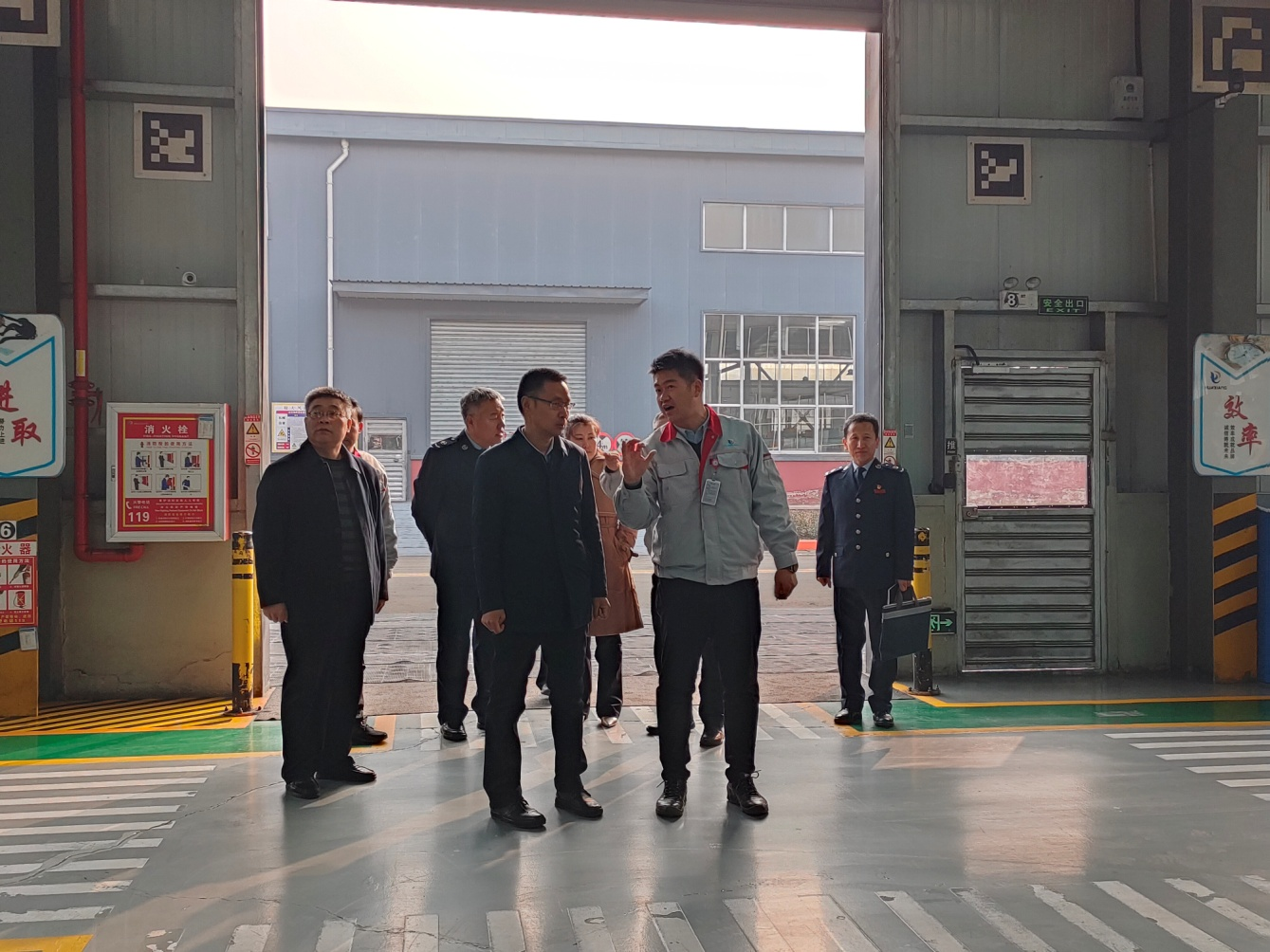 臨汾市稅務(wù)局黨委書記、局長張鎖林一行蒞臨我司調(diào)研服務(wù)